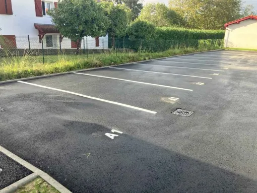 Marquage au sol de parking en résine, Bayonne, Meltem Industrie Services