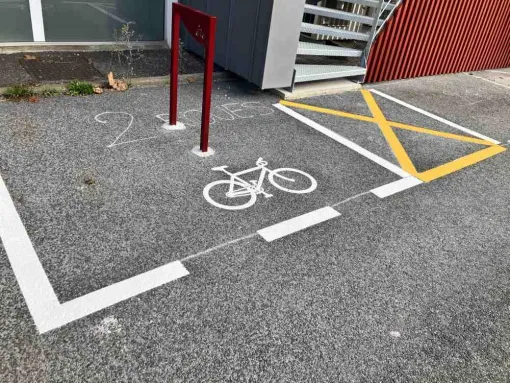 Marquage au sol place deux roues, Bayonne, Meltem Industrie Services