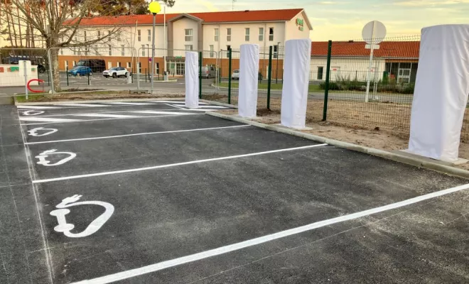 Marquage au sol bornes de recharge électriques, Bayonne, Meltem Industrie Services